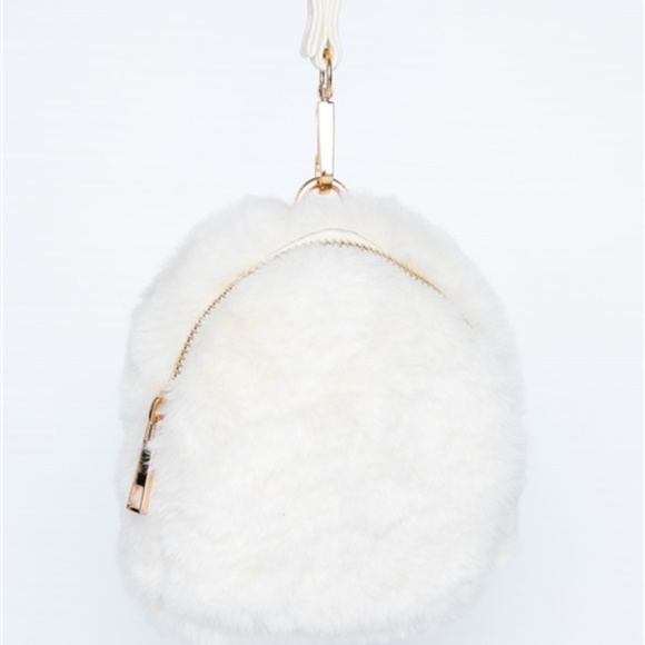 Pretty & Sweet Faux Fur Wristlet (Ivory) - Picture 2 of 5